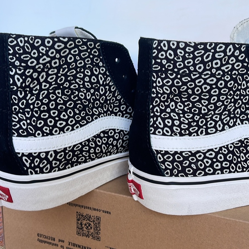 Vans WMNS Sk8-Hi 38 Deco
Sting Ray Black/Vintage White
VN0A4BX64WM
Sneakers - Picture 15 of 16